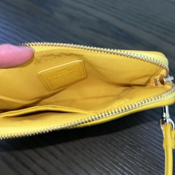 NWOT Coach wristlet - Picture 2 of 6